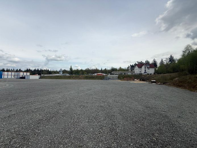 2.400 m² Gewerbefreifläche nahe A6 – flexibel teilbar – LKW-Zufahrt – LKW-Zufahrt und Stellfläche