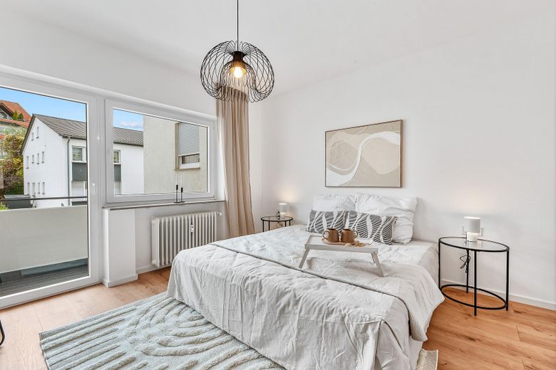 Appartement de 3 pièces moderne, élégamment rénové, avec deux balcons & parking souterrain près de la vieille ville de Leonberg – Schlafzimmer