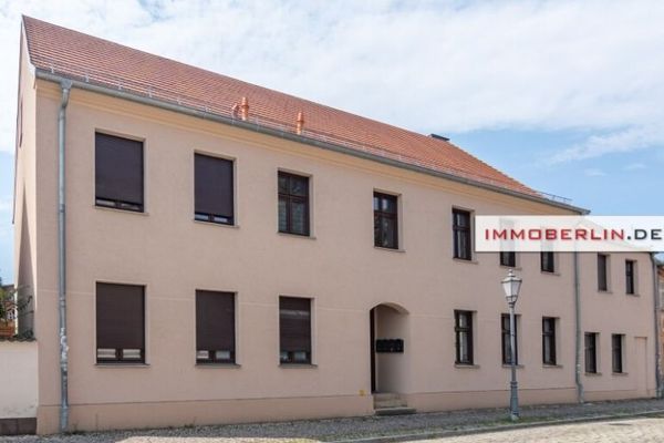 IMMOBERLIN.DE - Merkezi yenilenmiş, potansiyelli ve konut bölgesinde yer alan çok aileli bina