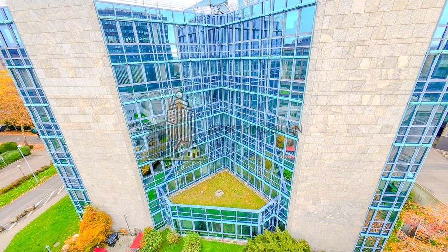 ATIK: Repräsentative Büroflächen im YPSILON OFFICE in verkehrsgünstiger Lage – Drohnenaufnahme