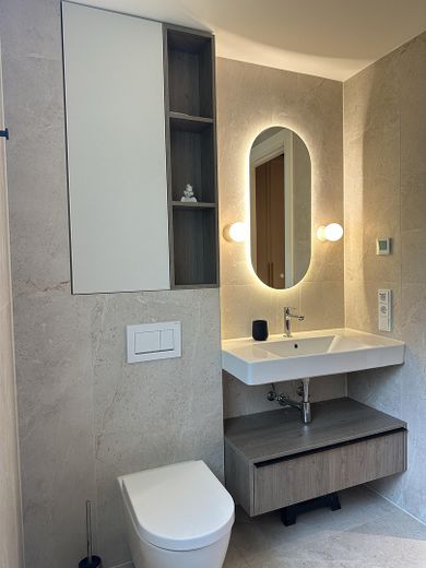 Saniert & bezugsfrei in Westend: 130 m², 2 Balkone, 2 Bäder, Stellplatz – provisionsfrei – Gäste Duschbad