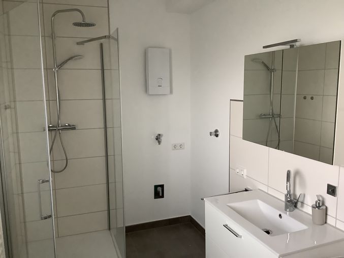 Renovated 3-room apartment with lots of daylight – Tageslichtbad