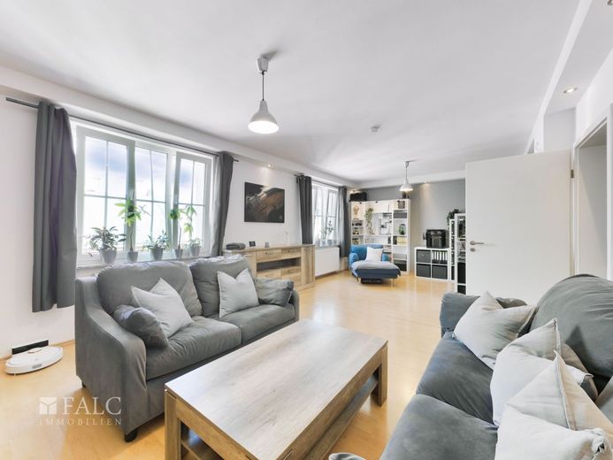 Maisonetteflair trifft Stadtleben: Stilvolle 3 Zimmerwohnung über den Dächern von Elberfeld! – Wohnzimmer