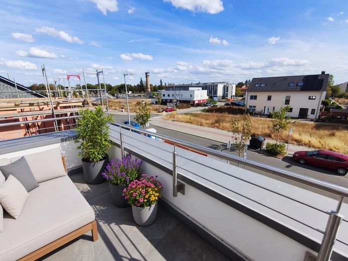 Modernes Doppelhaus in Hochheim in bester Lage / Stunning Semi-Detached Home in a Prime Location – 2OG: Dachterrassenblick