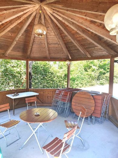 Biergarten Holzpavillon