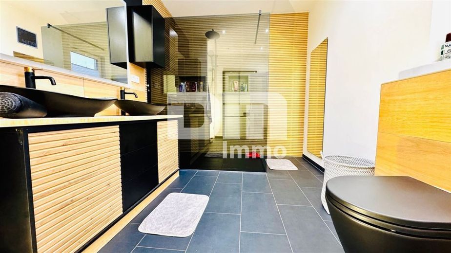 WE1 EG Bad / Dusche / Doppelwaschtisch