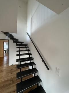 Modern 2.5-room maisonette apartment with south-facing balcony & walk-in closet in Münster-Hiltrup – Treppe ins Maisonette