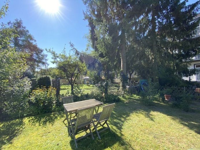 Sichere Mieteinnahmen - langfristig Vermögen aufbauen. – Gartenansicht
