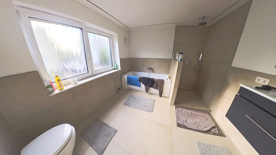 Modernisiertes Familienhaus mit Pool, Sauna, Smart Home & PV-Anlage – Foto 14