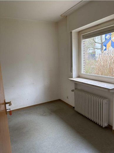 Bezahlbar wohnen: Renovierungsbedürftiges Haus im Erbbaurecht mit Potenzial – Kinderzimmer 1