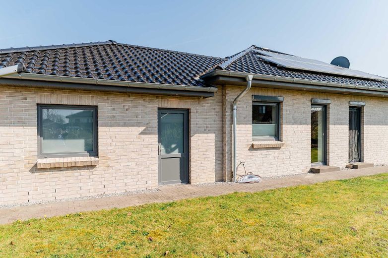 Modernste Wohntechnik trifft zeitlose Eleganz – Ihr Energie-Sparwunder in Schafflund – Foto 10