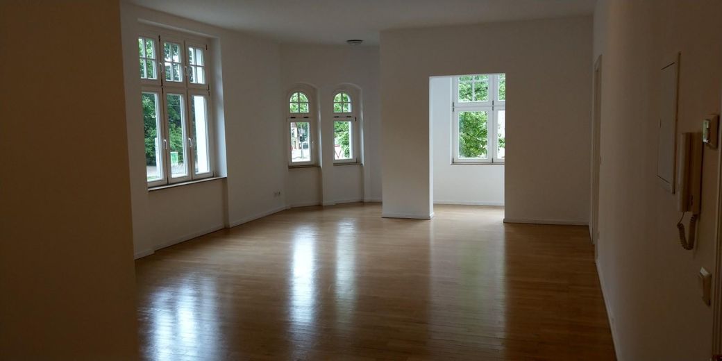 Großzügige 2 Raum-Wohnung in denkmalgeschützter Villa – Foto 4