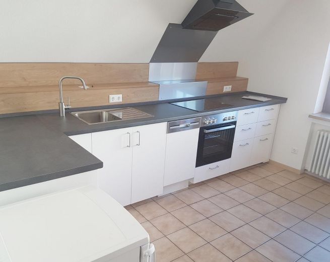 Helle Dachgeschosswohnung mit Marktplatzblick – zentral in Bad Buchau – moderne Einbaukueche