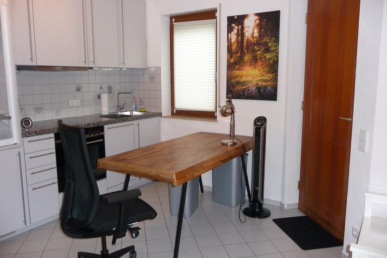 Esstisch aus massivem Holz