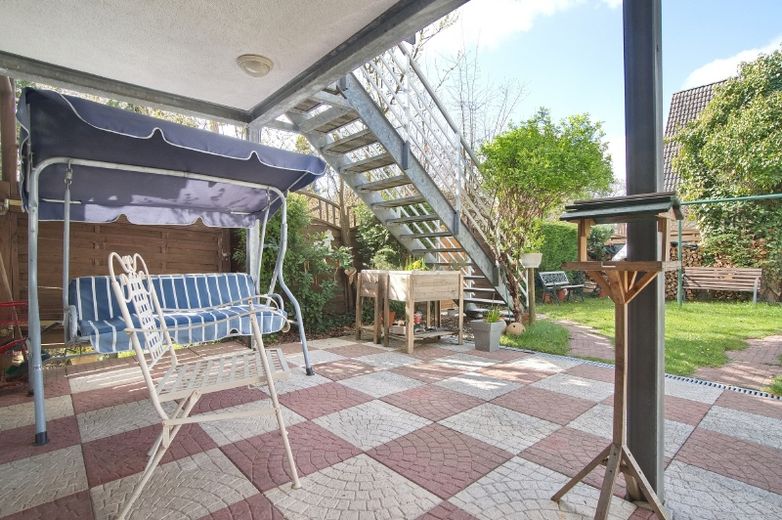 Modern and spacious living space. Completely renovated ground floor apartment with garden and patio in excellent, sought-after residential area, yet still centrally located – fbfb0e332f6e044328ae4b04d25dbe00fb660ecb.jpg