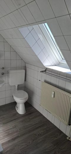 Großzügige 3-Zimmer-Wohnung mit Sommergarten & Balkon in Westerrade – Bad mit Fenster