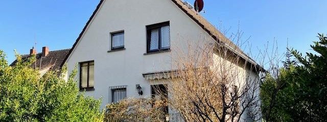 Renovierungsbedürftiges Einfamilienhaus - Besichtigung Sa 15.08. 15-18:00 & So 16.08. 10-12:00 Uhr – Hausansicht