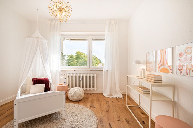 Appartamento di 3 locali appena ristrutturato e libero, a Mannheim-Feudenheim, con loggia e garage – Kinderzimmer