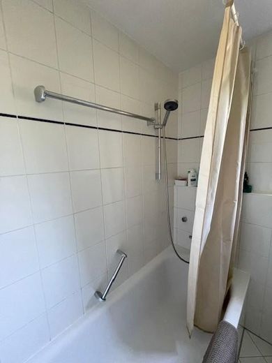 Kompakte Wohlfühlwohnung mit sonnigem Garten (ca. 90 m²) in Untermenzing – Bad