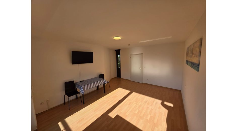490 € Hausgeld? Dafür 511.000 € Rücklage, Hybrid-Heizung & 2 Balkone – unter 160.000 € – Zimmer rechts