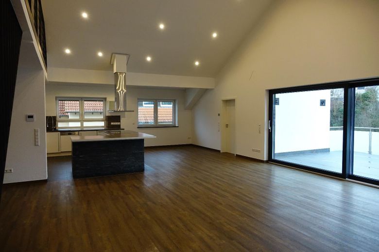 Wonen als in een penthouse: galerij, open haard en enorme leefruimte – Foto 14