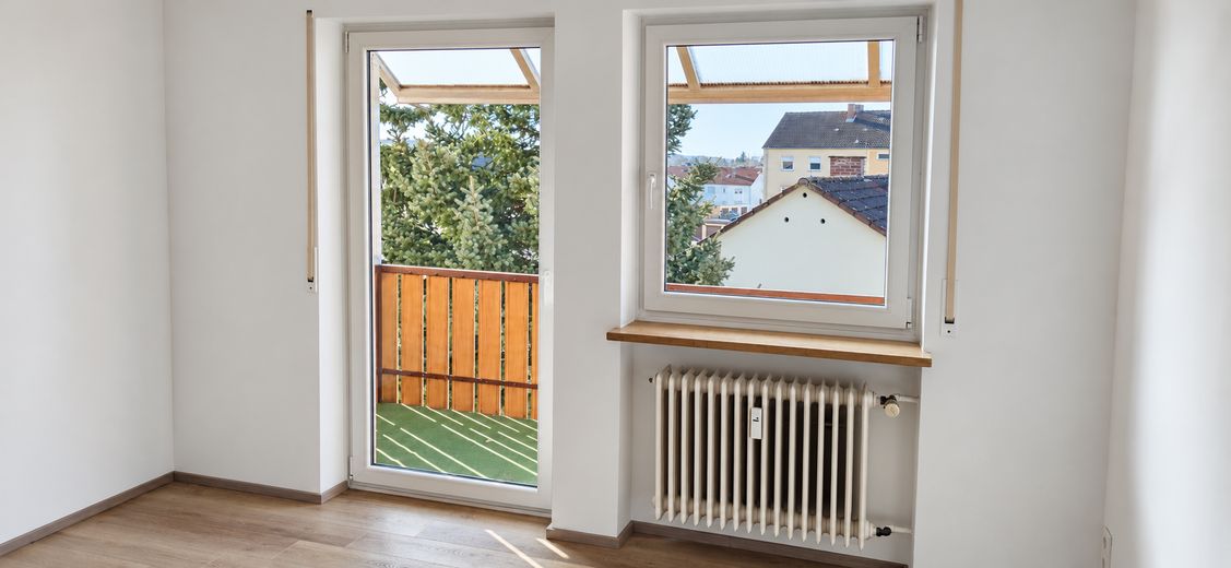 Helle Wohnung mit großzügigem Wohnbereich, Einbauküche, Balkon und eigener Garage – Foto 8