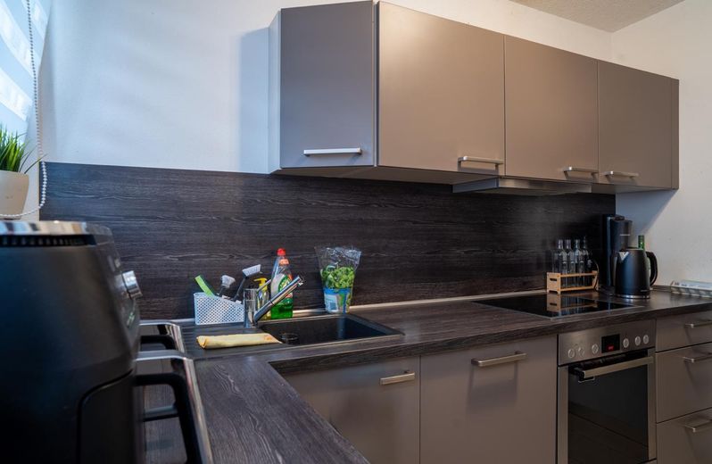 Einziehen und wohlfühlen: komplett sanierte 3-Zimmer-Wohnung mit Balkon und Garage – Küche