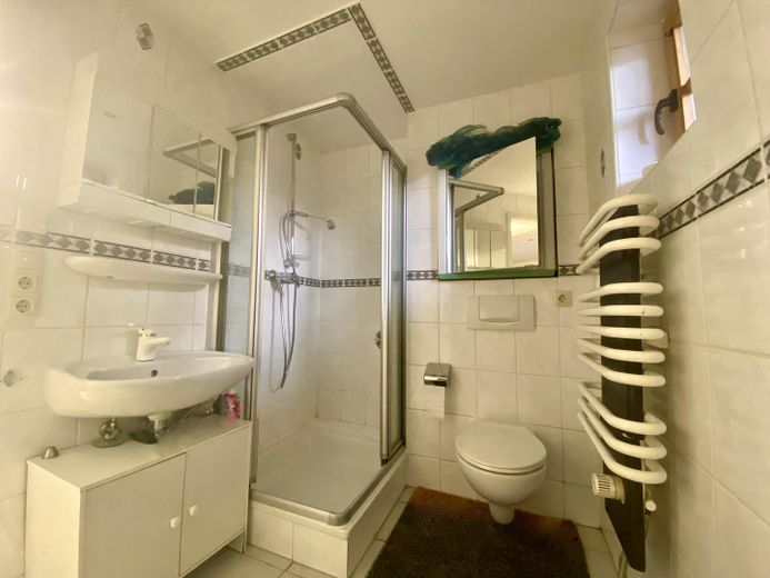 Einfamilienhaus offene Besichtigung am 27. September 14:00 bis 17:00 Uhr – Bad Einliegerwohnung