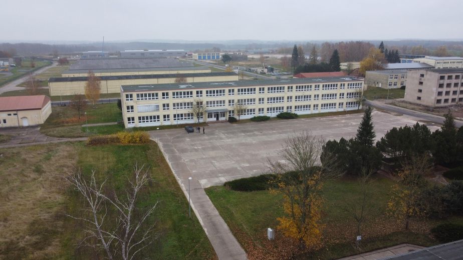 1.9 ha Bauland + Gewerbeobjekte + für Solar , Lager ab 99.000 Euro – Foto 24