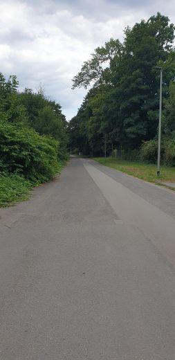 Blick in die ruhige Straße