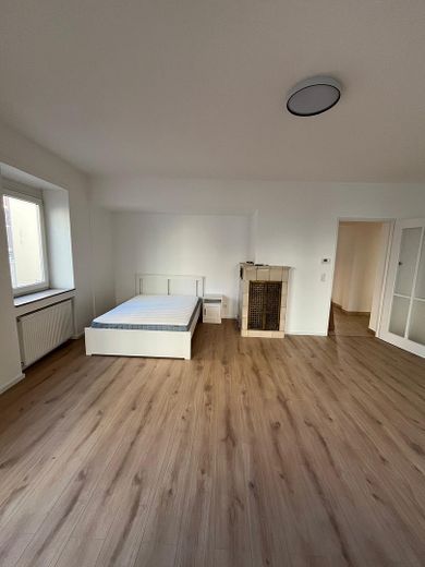 Zi 2 -> 630 € warm inkl. Strom