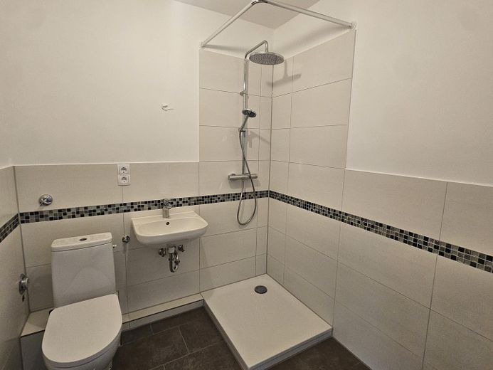 Appartement spacieux et ensoleillé de 3 pièces – Badezimmer 