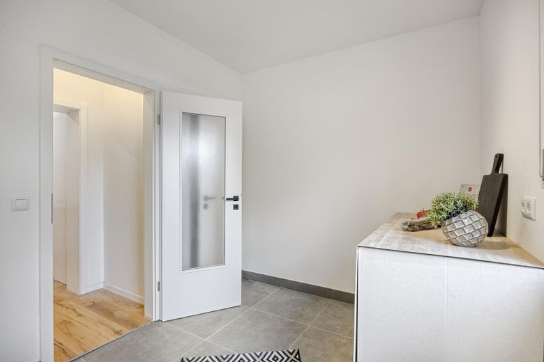 Provisionsfrei & Erstbezug nach Sanierung! Modern, hell & hochwertig – 3 Zimmer mit Garten – Küche_2