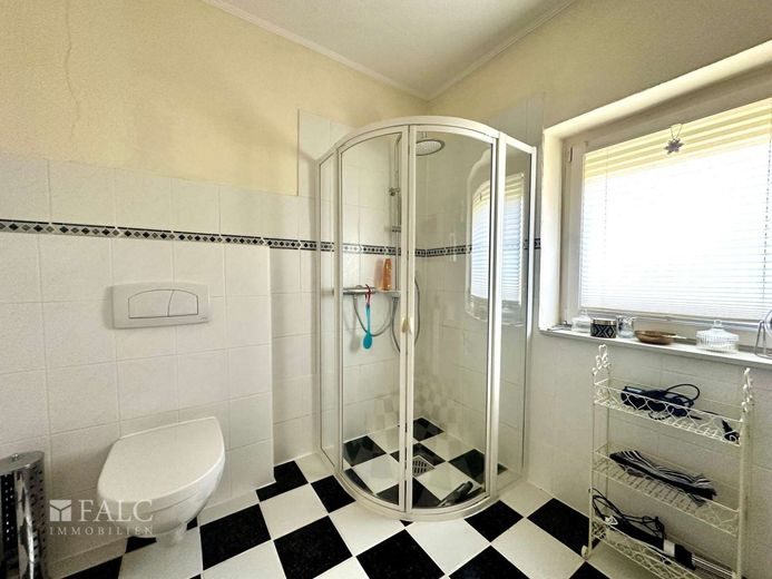 Charmantes Einfamilienhaus mit schönem Ambiente in Grünendeich – Dusche/WC im Bad EG