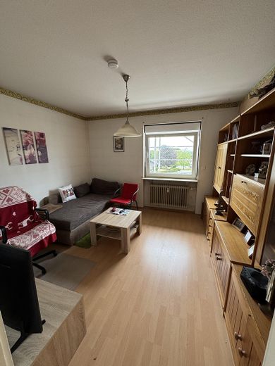 Jasne mieszkanie 3,5-pokojowe z balkonem, windą i nową łazienką – Schlafzimmer