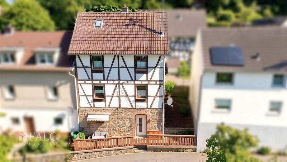 Charmantes Fachwerkhaus mit Scheune, Garten &amp; vielseitigen Nutzungsmöglichkeiten – Außenansicht