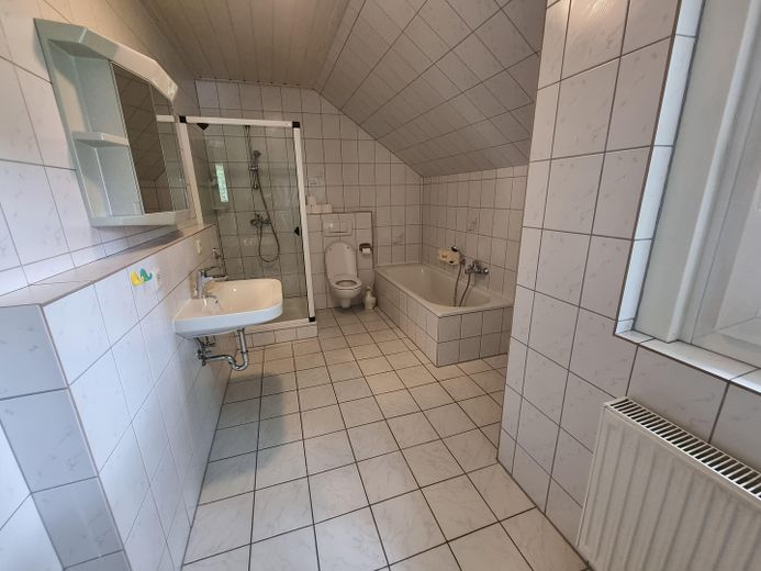 Maison mitoyenne centrale bien entretenue à Gifhorn Süd – OG_Badezimmer