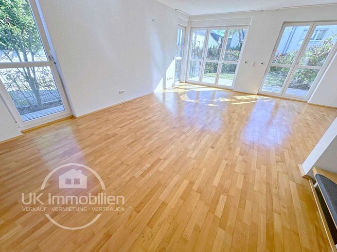 Familienglück in Feldrandlage - mit Sauna, Dachterrasse und Garten – Wohnzimmer