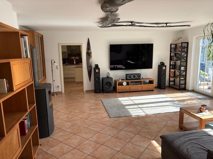 Toskana-Villa freistehend auch als Zweifamilienhaus nutzbar – Wohnzimmer EG