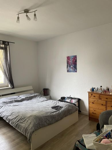 Helle 2 Zimmer Wohnung – Schlafzimmer