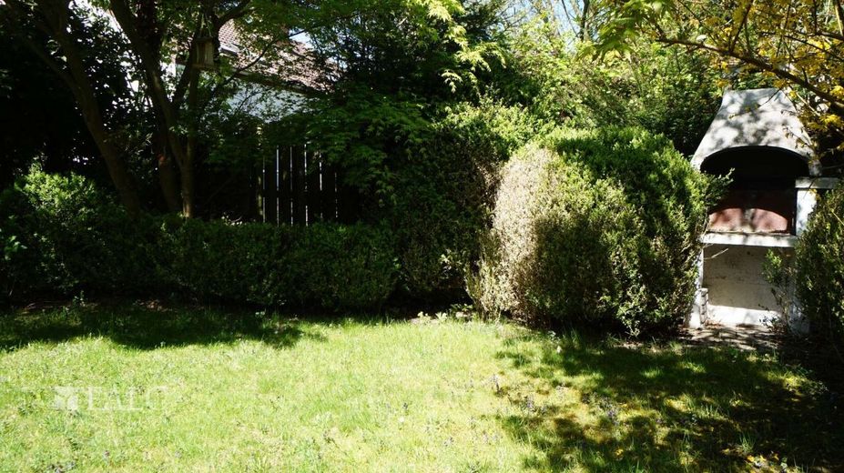 Ein Haus - 4 Wohnungen - ca. 555 m² Wfl. auf ca. 900 m² Grundstück von FALC-Immobilien Göttingen – Garten im hinterem Bereich 1