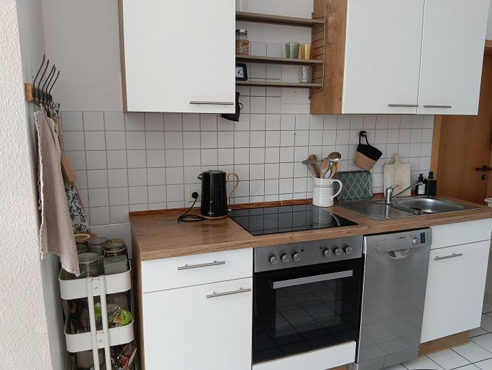 2 Zimmer Erdgeschoß mit kl. Terrasse – Küche