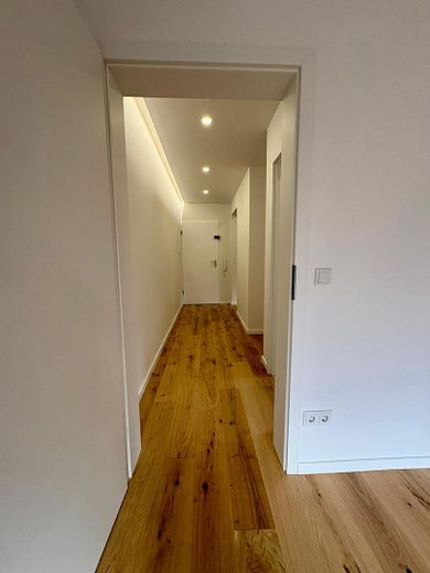 Böden und Flurbeleuchtung