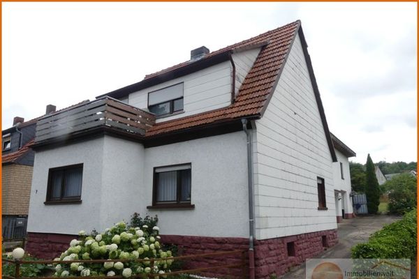 Kleines 1-Familienwohnhaus mit Nebengebäude u. Doppelgarage, großer Garten in Schlüchtern-Niederzell