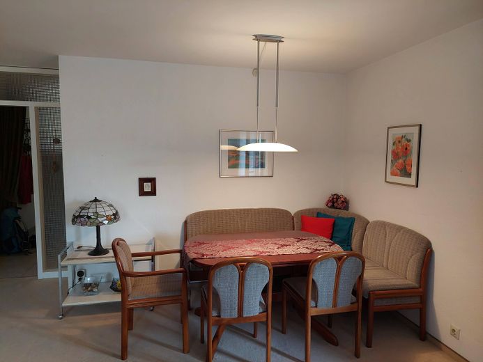 Freundliche 4-Zimmer Wohnung mit TG-Stellplatz in Steinheim am Albuch – Essbereich im Wohnzimmer