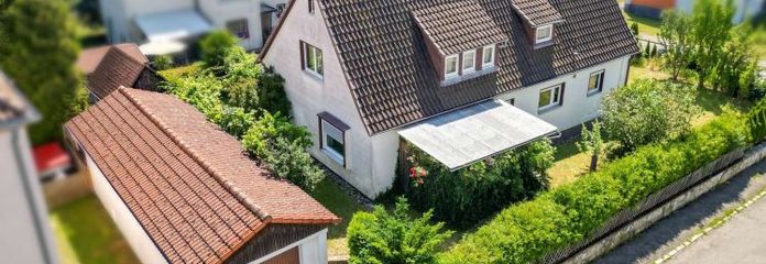 Affascinante casa unifamiliare con ampio giardino e nuovo riscaldamento a Rödental!