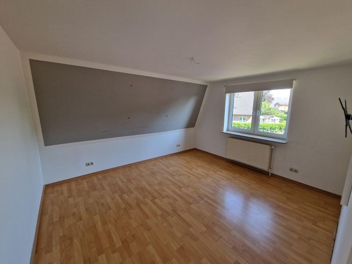 Ładne 3-pokojowe mieszkanie na poddaszu w Borstel – sprzedaż prywatna – Schlafzimmer