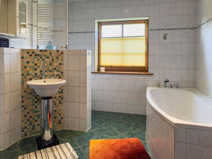 Vollbad mit Badewanne ...