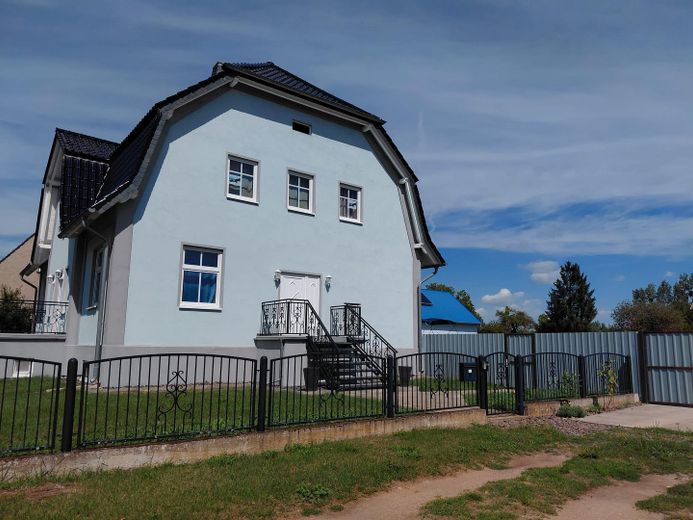 Stilvoll saniertes Herrenhaus auf 3.794 m² Grundstück – Foto 2