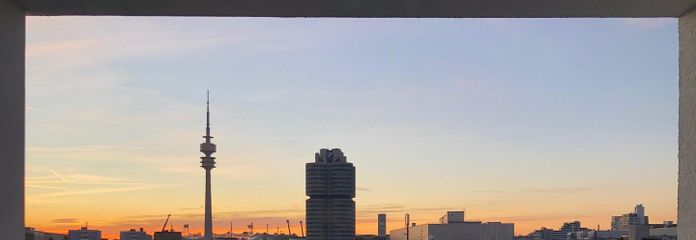 Luxus über den Dächern von München: stylisch möblierte 2-Zi-Whg. – Aussicht